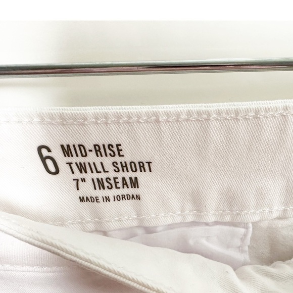 a.n.a Mid-Rise White Twill Shorts 7” inseam Perfect Short Pockets Belt Loops - Picture 4 of 6